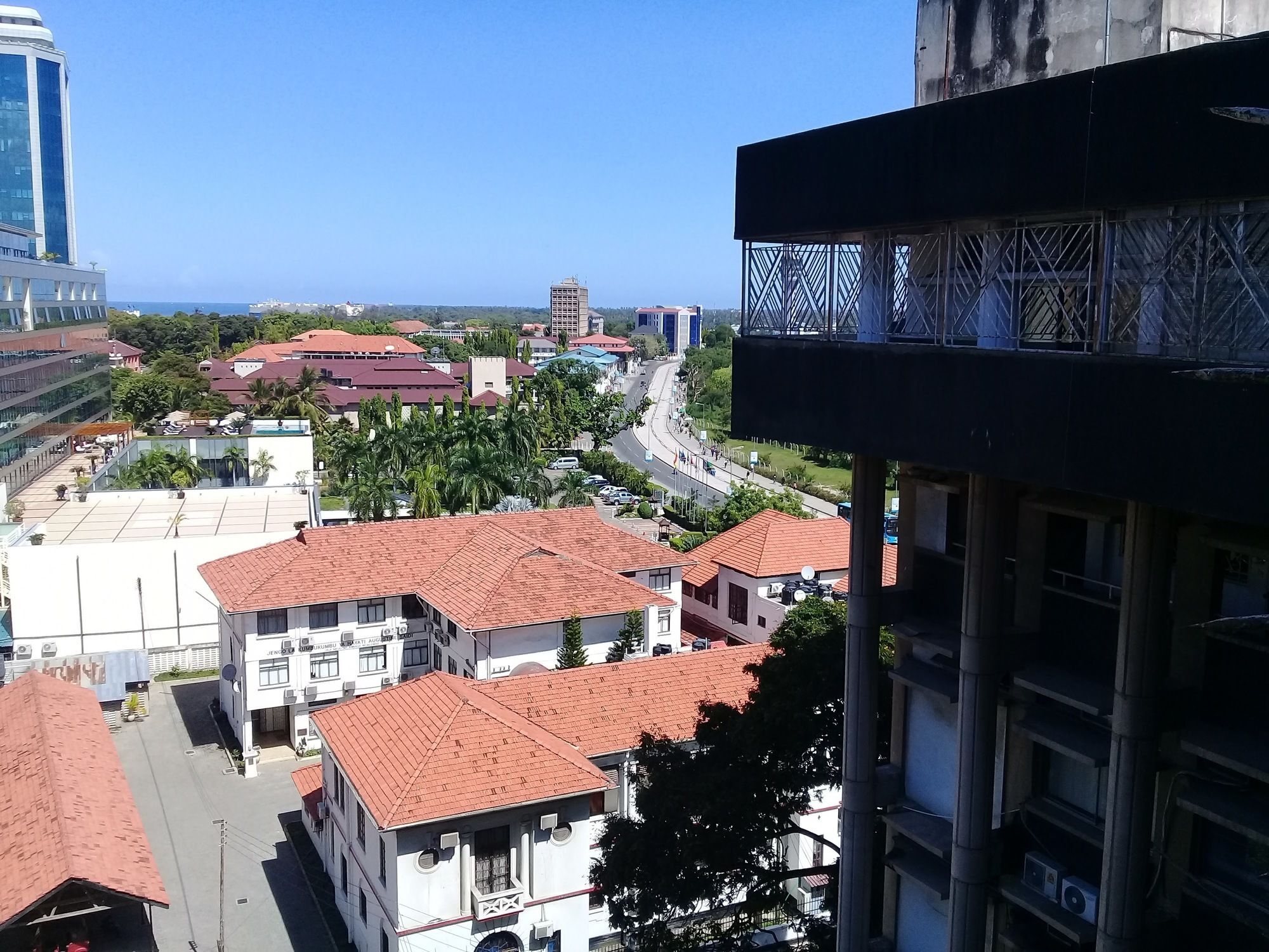 Sokoine Aparthotel - Life House Building Dar es Salaam Buitenkant foto